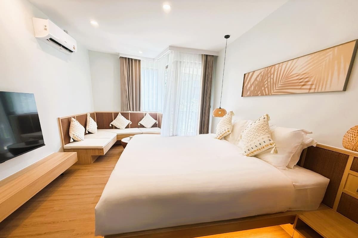 ห้องสแตนดาร์ด, เตียงคิงไซส์ 1 เตียง, วิวสระว่ายน้ำ | ตู้นิรภัยในห้องพัก, Wi-Fi ฟรี