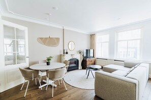 Living area - Staal House-your cozy Amsterdam getaway nestled in the heart of the city. (Amsterdam)