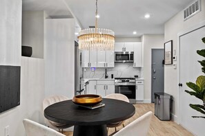 Dining - Carroll Court I by Rove Travel | Apartment w/Terrace (Brooklyn)