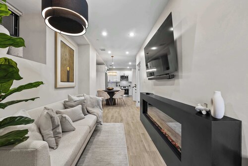 Carroll Court I by Rove Travel | Apartment w/Terrace