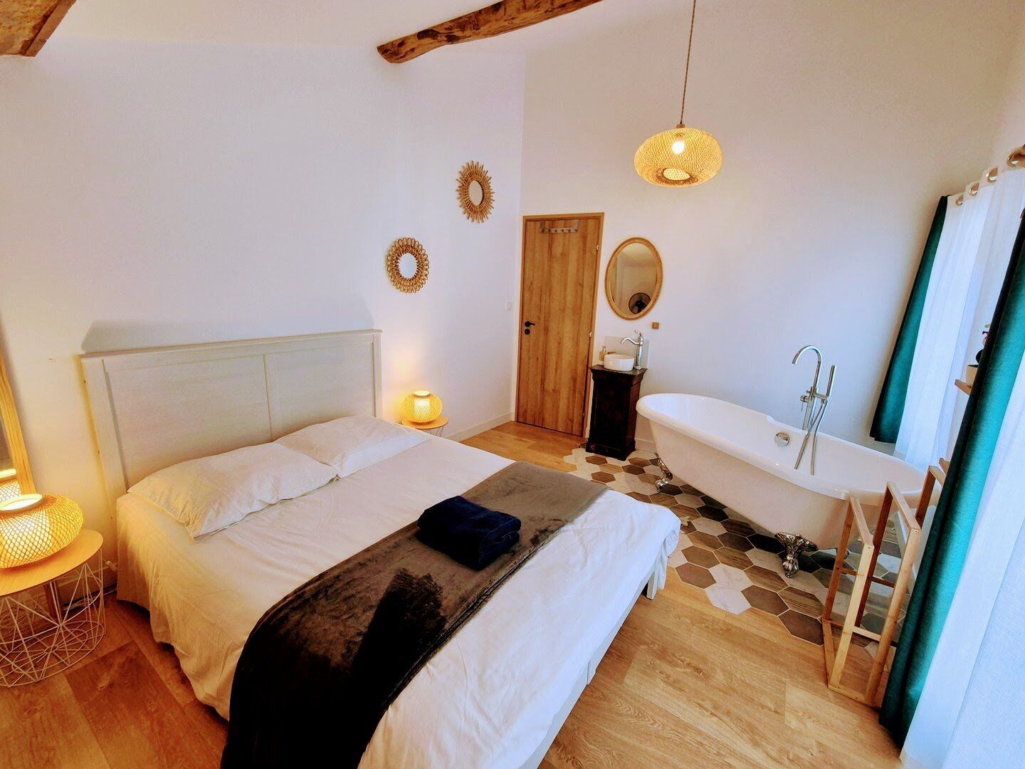 Bügeleisen/Bügelbrett, Internetzugang, Bettwäsche