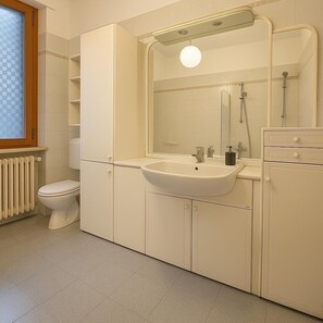 Bathroom - Judith Apartment (Ciriè)