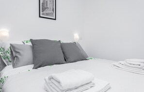 Travel cot, free WiFi - Awesome apartment in Zagreb with WiFi (Zagreb)