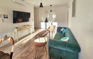 TV - 1 bedroom cozy apartment in Zagreb (Zagreb)