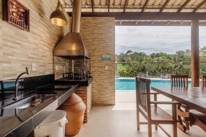 Outdoor dining - Yellow House - Pitinga Beach - Arraial d'Ajuda (Arraial d'Ajuda)