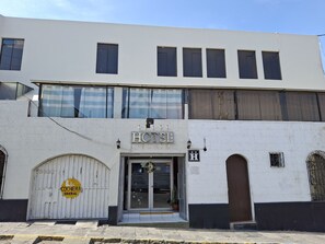 المنشأة من الخارج