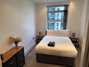 2 多间卧室、熨斗/熨衣板、WiFi、床单