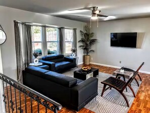 Televisión y chimenea