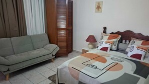 Ferros/tábuas de passar roupa, acesso à internet, roupa de cama