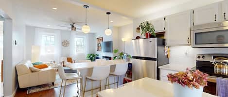 Coffee/tea maker, fridge, microwave, oven