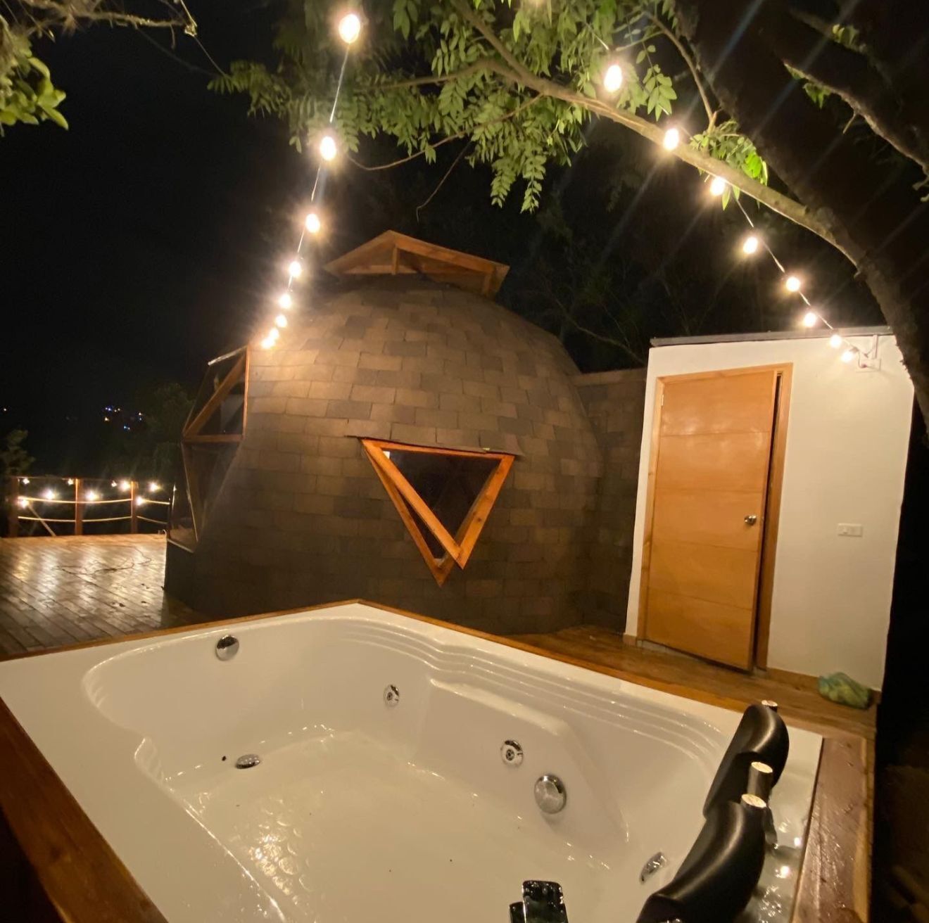 Bồn tắm spa trong nhà