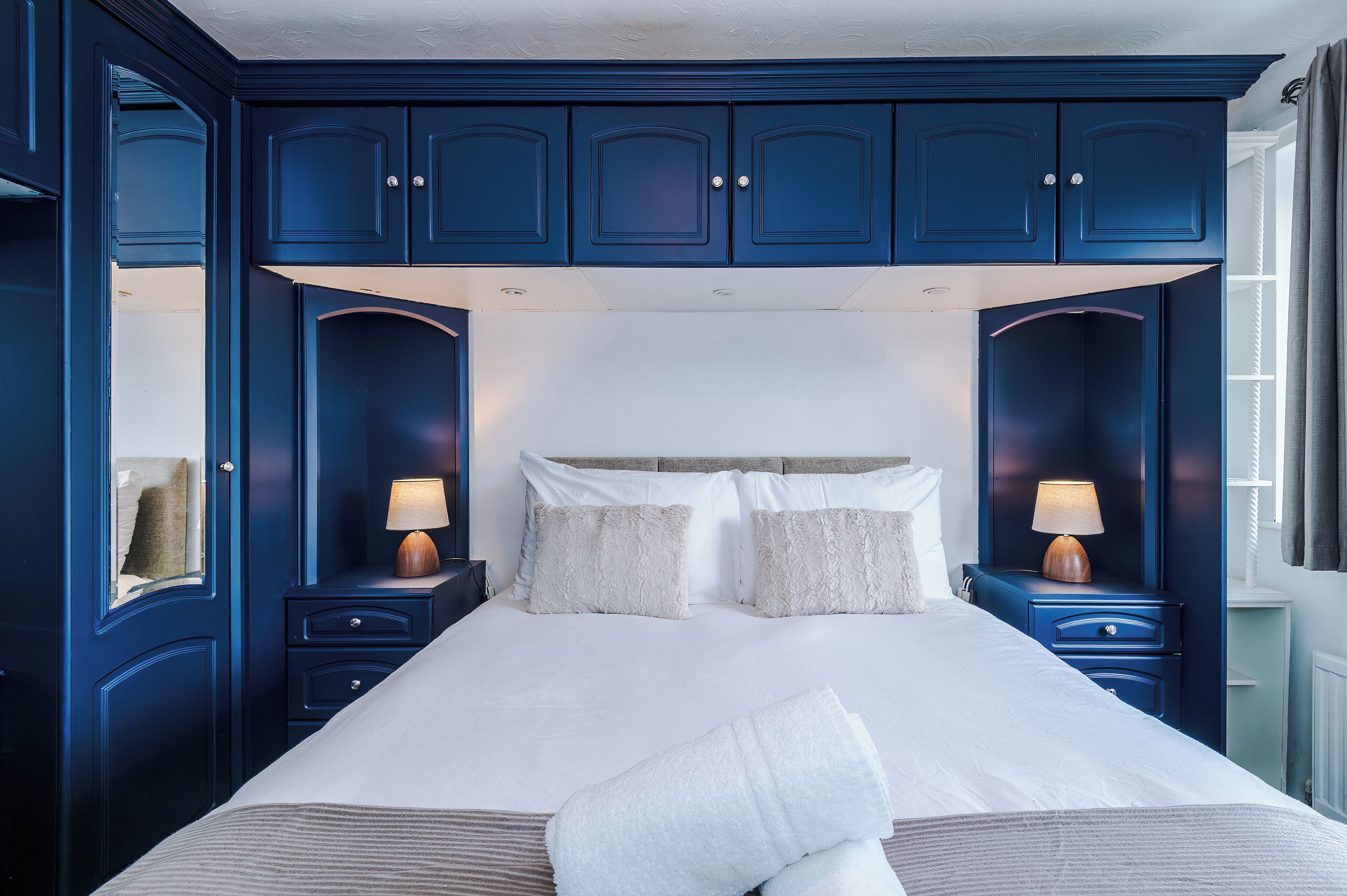 Iron/ironing board, free WiFi, bed sheets