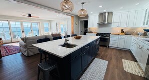 Private kitchen - The Landing Pad - A Luxury Lakeside Getaway (Aurora)
