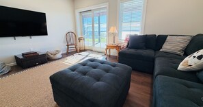 Tv, pejs, dvd-afspiller, stereoanlæg