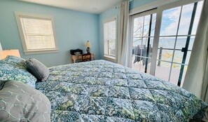 Room - The Landing Pad - A Luxury Lakeside Getaway (Aurora)