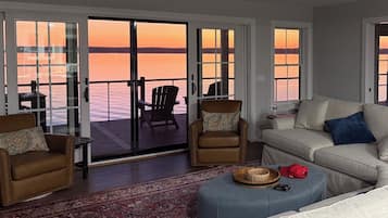 TV, fireplace, DVD player, stereo