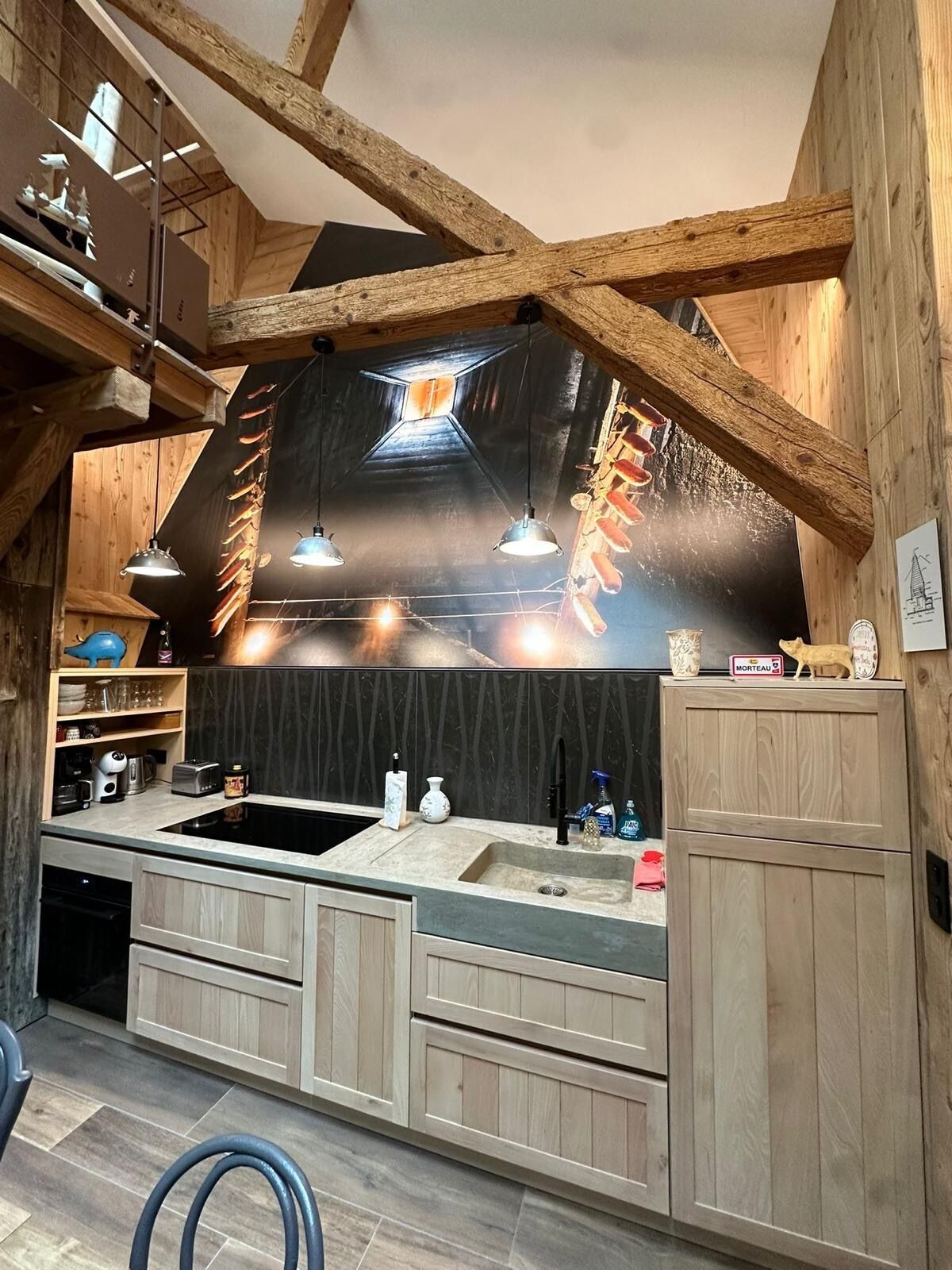 Mikrobølgeovn, ovn, kokeplater og oppvaskmaskin