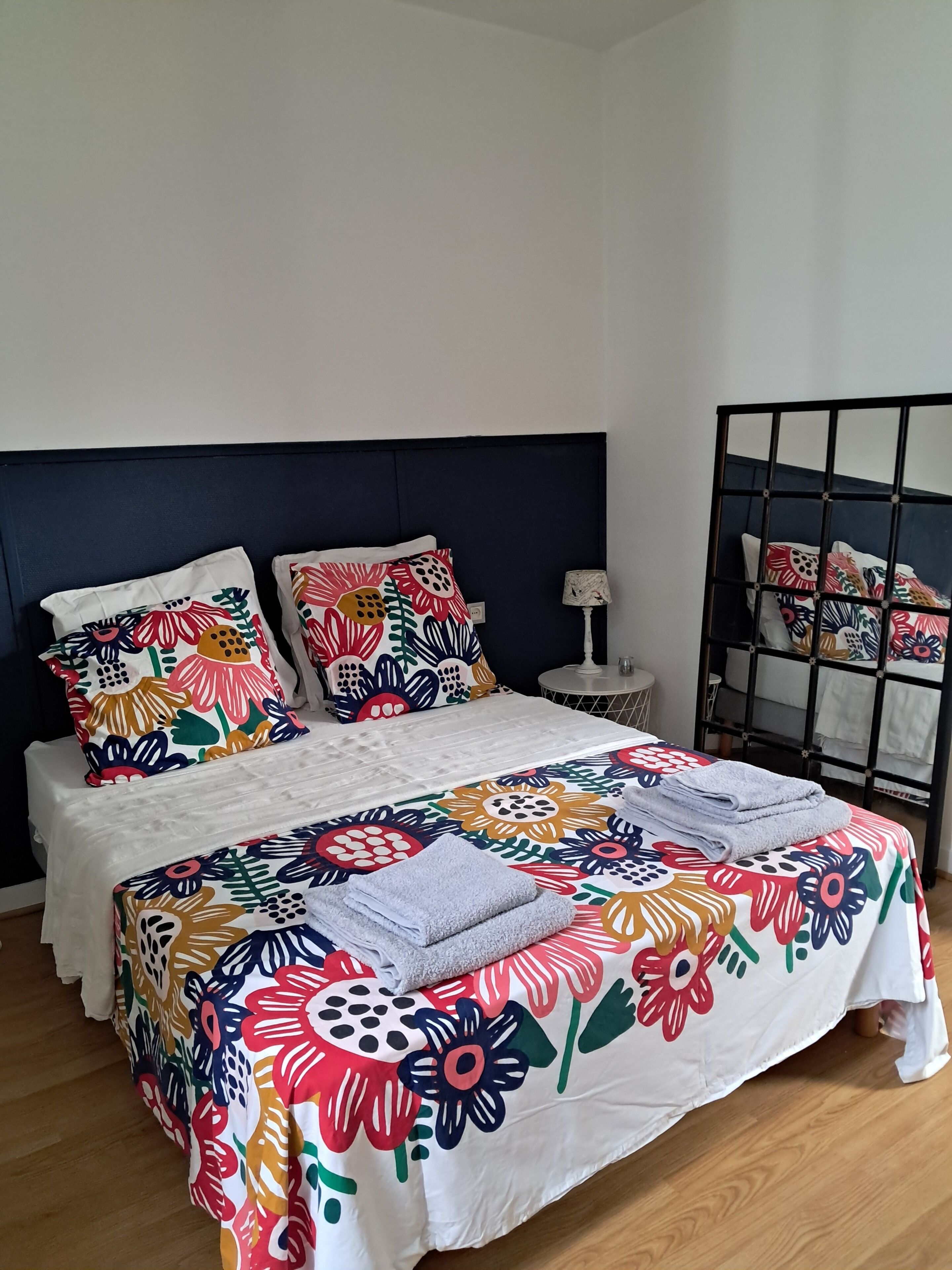 1 bedroom, bed sheets