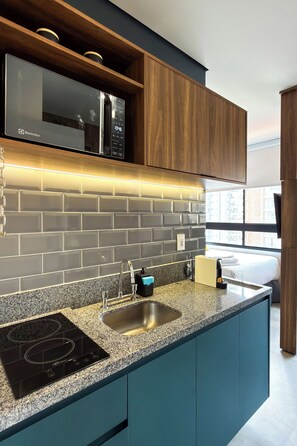 Deluxe Studio, City View | Private kitchen - NIK Alves Guimarães by Wecare Hosting (São Paulo)