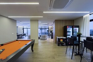 Game room - NIK Alves Guimarães by Wecare Hosting (São Paulo)