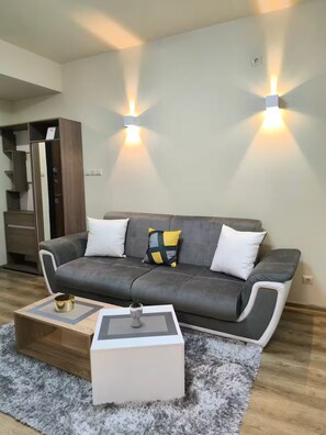 Living area - Snow White, Private WiFi, Free Parking (Bansko)
