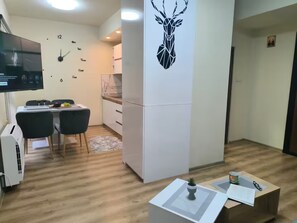 Dining - Snow White, Private WiFi, Free Parking (Bansko)