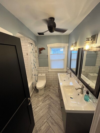 Welcoming 3-bedroom home with AC in charming Pennsauken