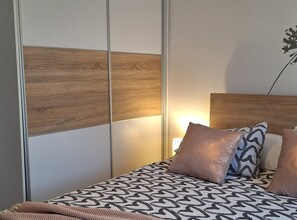 Iron/ironing board, Internet, bed sheets - Two Bedroom Apartment with Balcony and Sea View (Roza) (A1) (Šibenik)