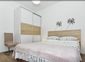 Tabla de planchar con plancha, Internet, ropa de cama