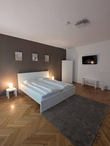 Peaceful 2-bedroom apartment in charming Innsbruck city center