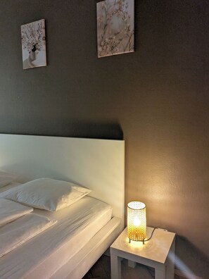 2 habitaciones, escritorio, wifi gratis y ropa de cama