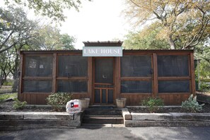Exterior detail - Camp QYB Retreat: Private Cabin and Lake House, Hot Tub, Lake Front (Runaway Bay)