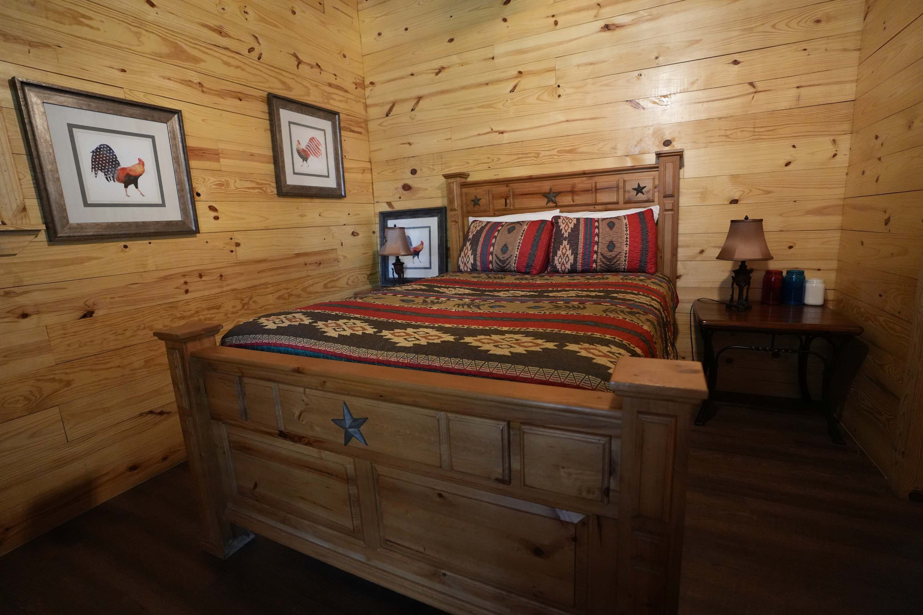 5 makuuhuonetta, työpöytä, Wi-Fi, vuodevaatteet