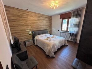 Iron/ironing board, free WiFi, bed sheets - Beech apartment with double bedroom and sofa bed in the living room (Selvino)