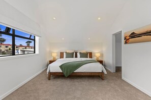 مكواة/لوح كي وواي فاي وملاءات أسرّة