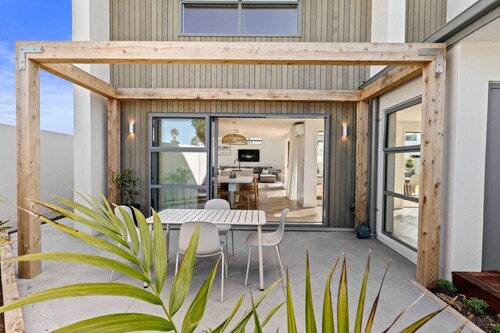 Premium Home with Sauna & Parking - Steps to Beach