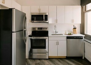 Refrigerador, microondas, horno y parrilla de estufa 