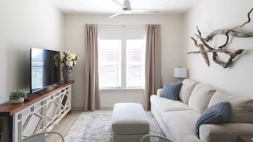 Een televisie en een kantoor