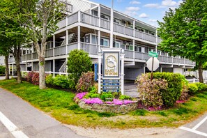 Exterior detail - Coastal Wells Beach Condo | Walk to the Ocean | Family-Friendly (Wells)