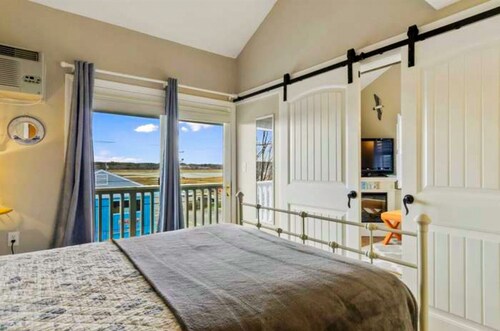 Coastal Wells Beach Condo | Walk to the Ocean | Family-Friendly