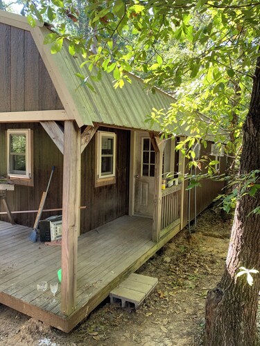 Cabin in the middle of the ShawneeNational Forest. WiFi, ac, full kitchen.