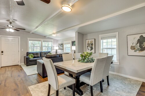 2 Mi to Dtwn: Stylish Family Home in Waco!