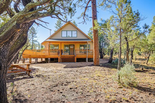 Peaceful Blue Ridge Cabin w/ Wraparound Deck!