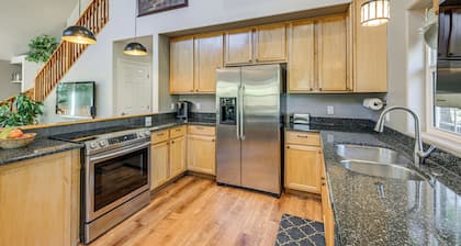 Pet-Friendly Blue Ridge Cabin: Wraparound Deck!