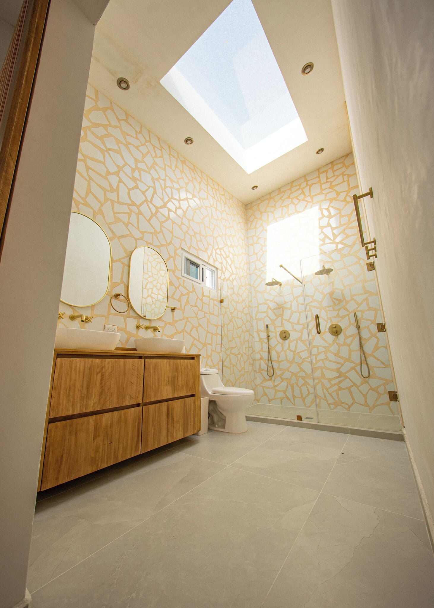 Artículos de higiene personal gratuitos, secador de pelo y toallas