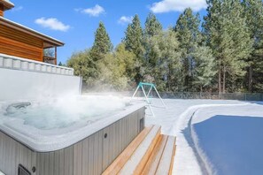 Bañera de hidromasaje al aire libre