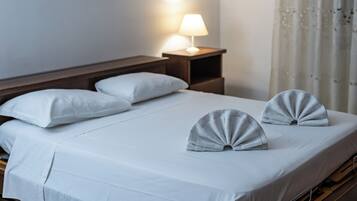 BĂŒgeleisen/BĂŒgelbrett, WLAN, BettwĂ€sche