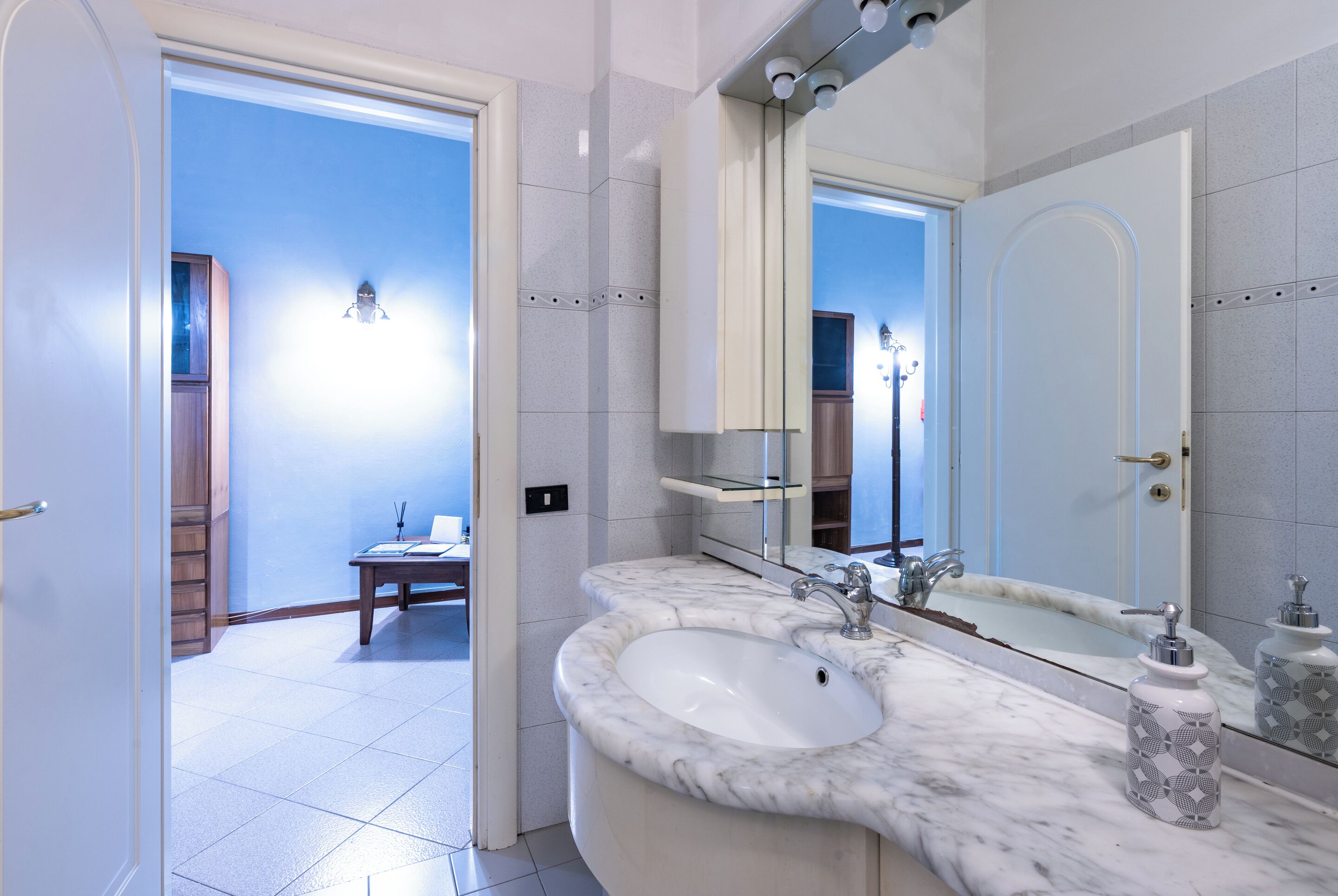 Dusche, Haartrockner, Bidet, Handtücher