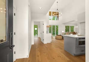 Interior - New Lake Front home•Hot tub•Sleeps15•Full Amenities•Walk to beach (Warrenton)