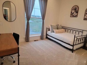 Desk, iron/ironing board, WiFi, bed sheets - New Lake Front home•Hot tub•Sleeps15•Full Amenities•Walk to beach (Warrenton)
